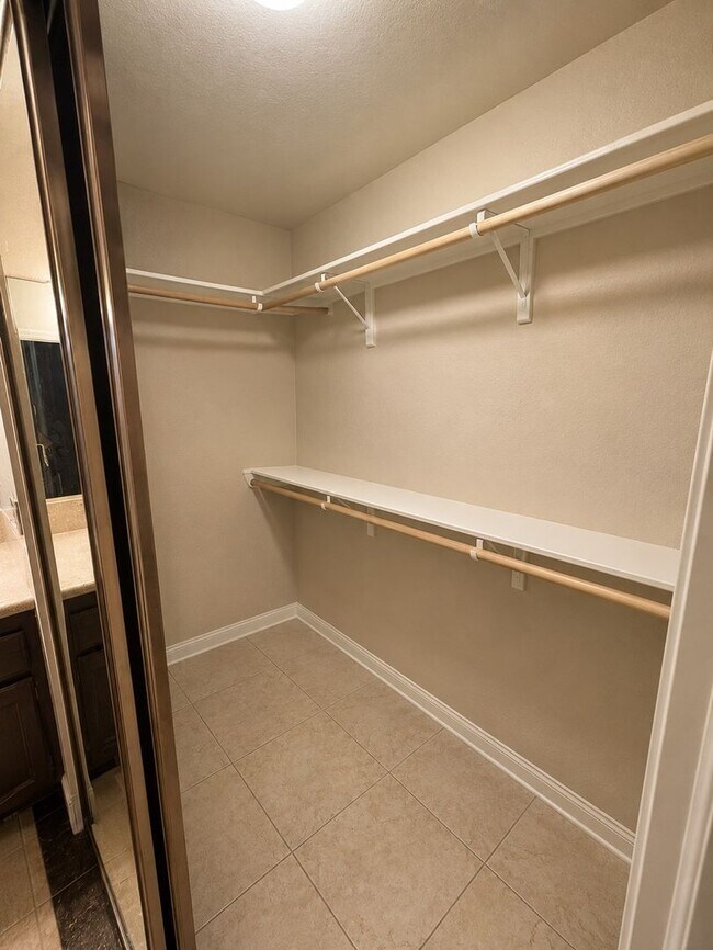 Building Photo - 742 Rambleton Dr