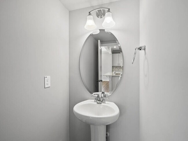 Building Photo - Lease OR Lease to Own