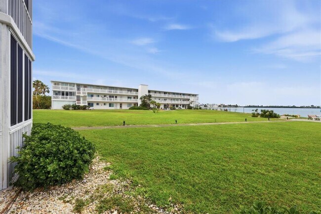 Building Photo - 769 John Ringling Blvd