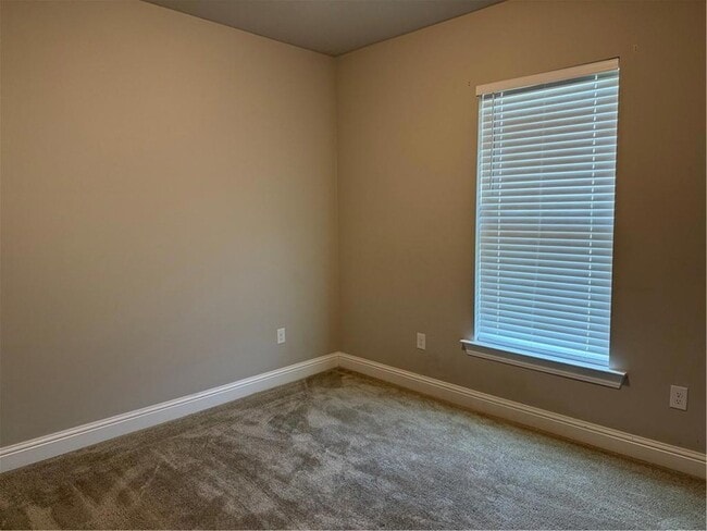 Building Photo - 557 Claiborne Trails Dr