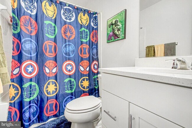 Building Photo - 423 Honeyberry Ln