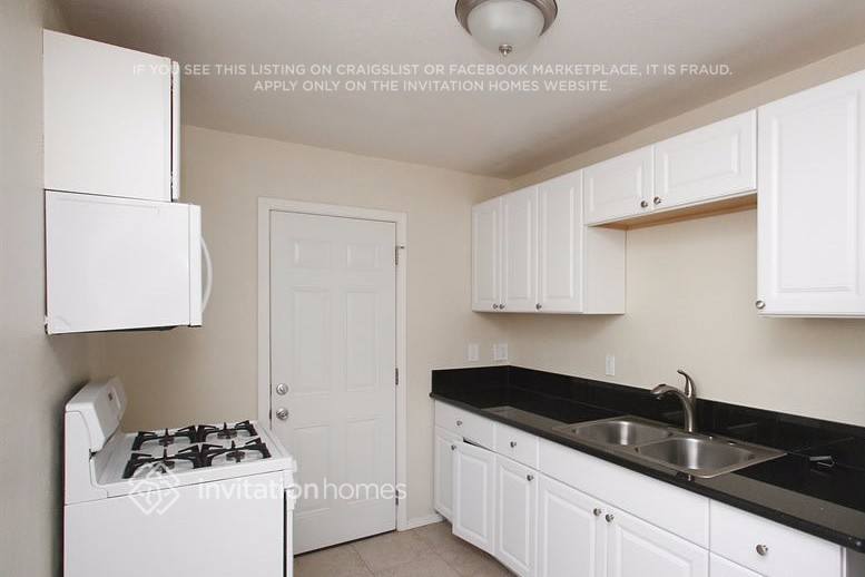 Building Photo - 311 E Cummings Ln