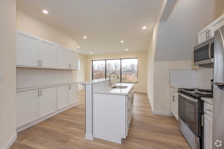 141 Bridge St - 1BD, 1BA - Kitchen - 141 Bridge St