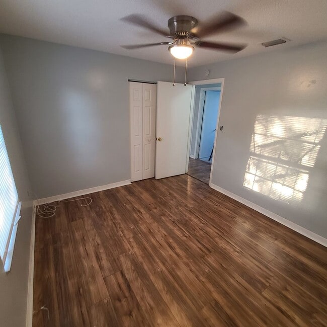 Building Photo - Charming Three Bedroom One Bathroom House ...