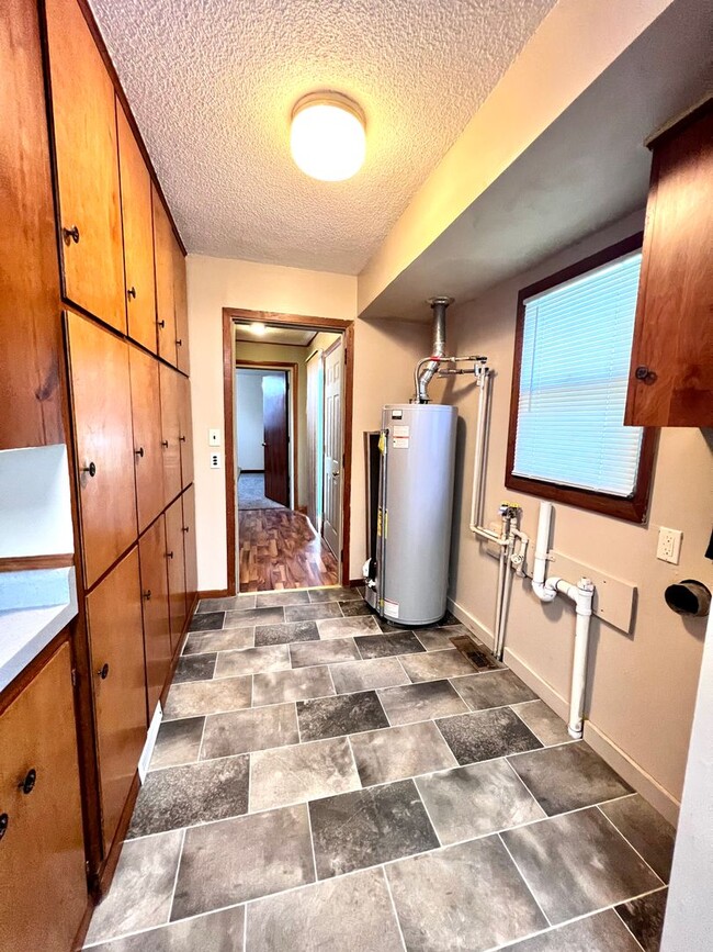 Building Photo - Beautiful 3 bed South Omaha/Hanscom Park Home COMING SOON!