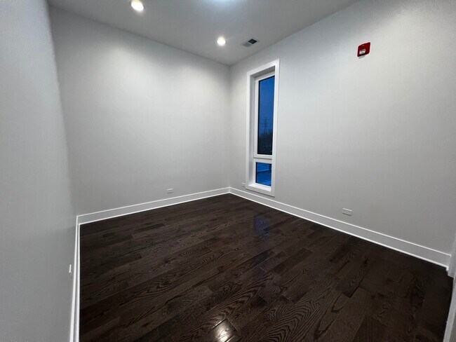 Building Photo - 4819 Main St