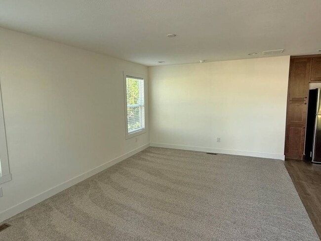 Building Photo - 359 Lemon Dr
