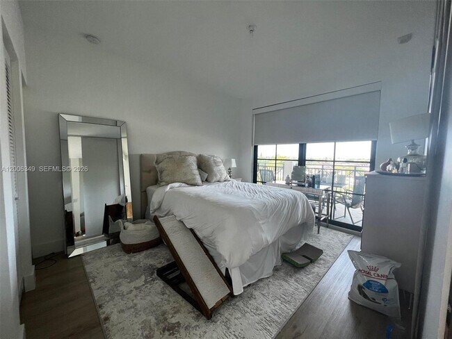 Building Photo - 4100 Davie Rd