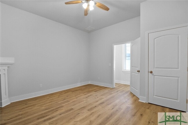 Building Photo - 826 W Victory Dr