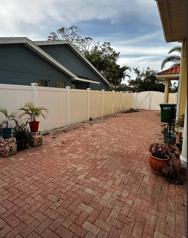 Building Photo - 3006 W Heiter St