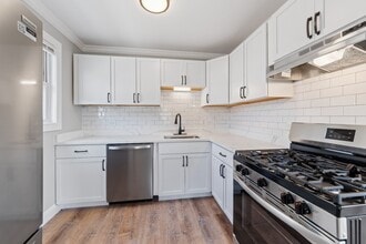 Building Photo - Rehabbed 2 Bedroom In Prime Lake Bluff Location - Pet Friendly - Free Parking!