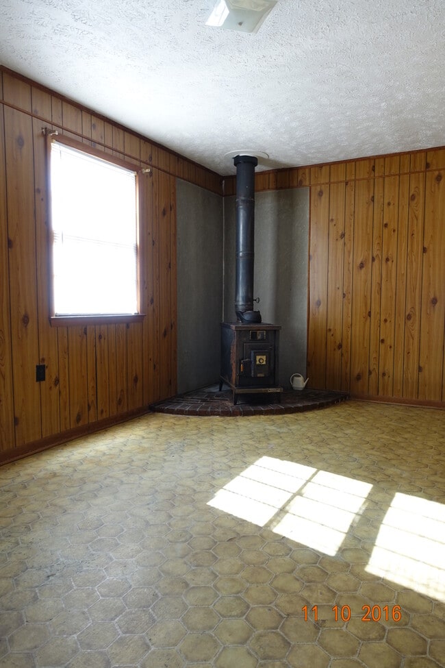 Building Photo - NO SHOWINGS UNTIL FEBRUARY 23, 2024