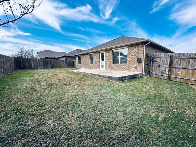 Building Photo - 708 Kaluga Trl