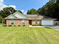 Building Photo - AVAILABLE SEPTEMBER 2025 [PET FRIENDLY]