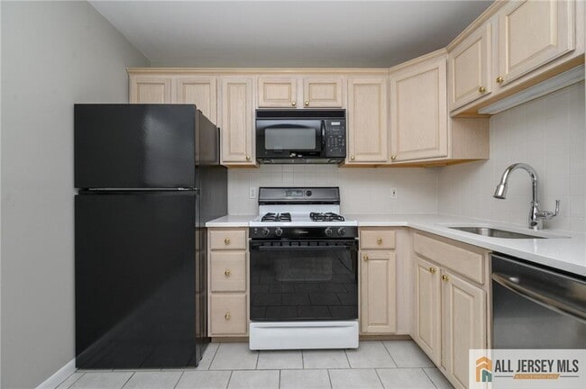 Building Photo - 691 Inman Ave