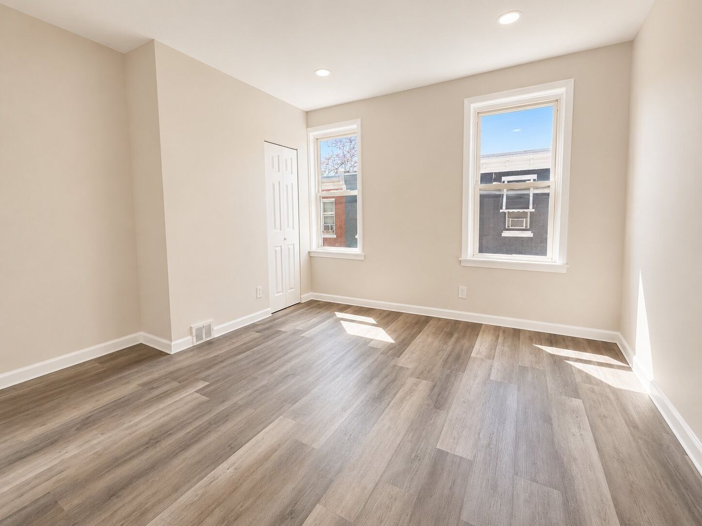 Building Photo - Spacious 4 Bedroom Home with Private Backyard & Flexible Living Space