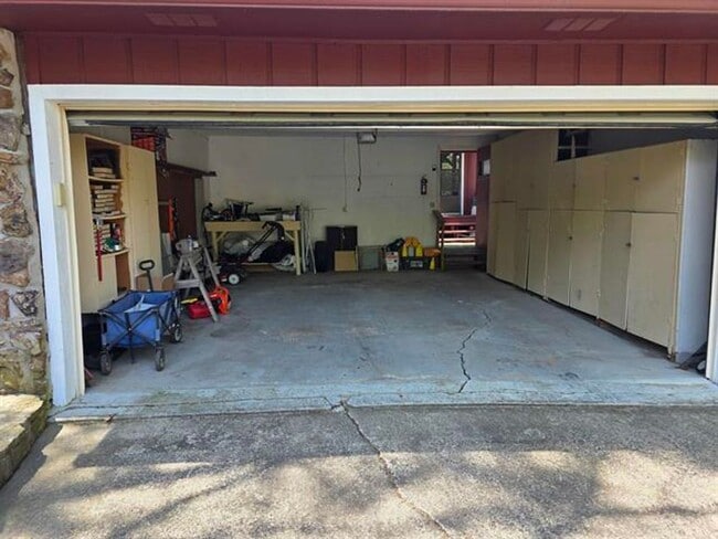 Building Photo - Contact Peggy Goodman 501 676 1758