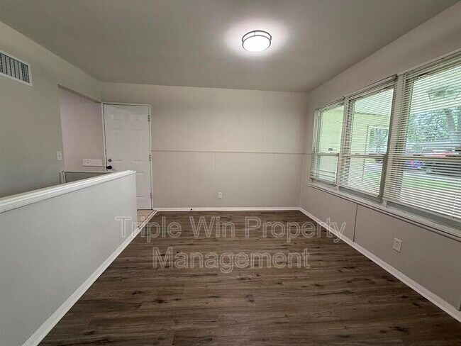 Building Photo - 10805 Landseer Dr