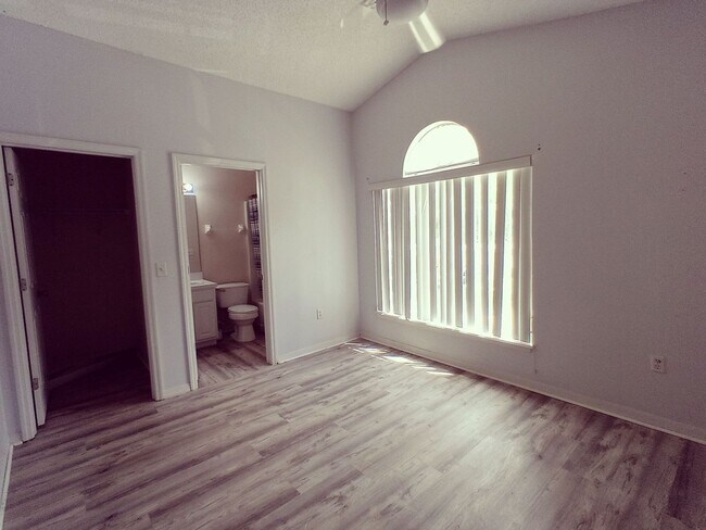 Building Photo - 17411 Woodcrest Way