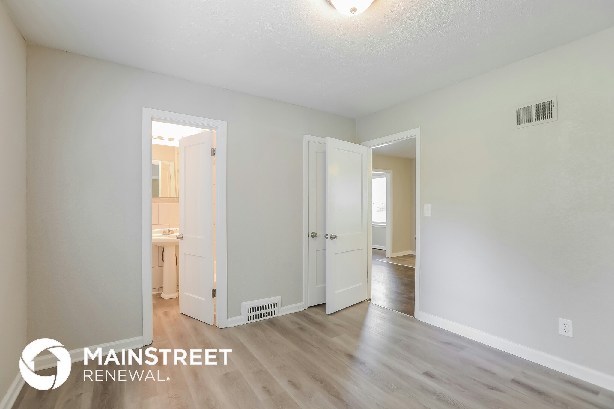 Building Photo - 6201 E Red Bridge Rd