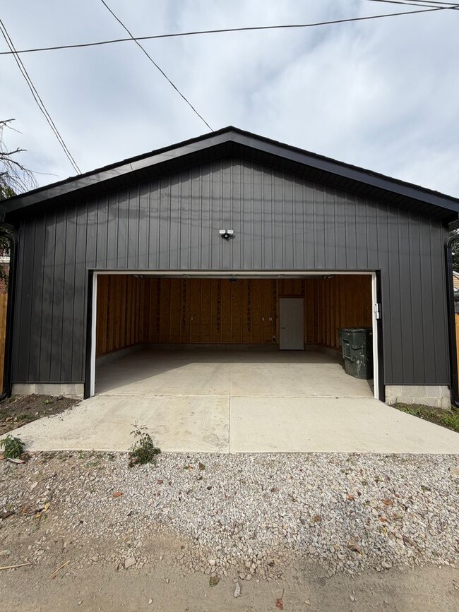 Building Photo - Beautiful Home in the Heart of Columbus