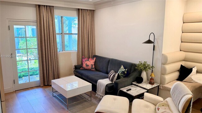 Building Photo - 736 13th St