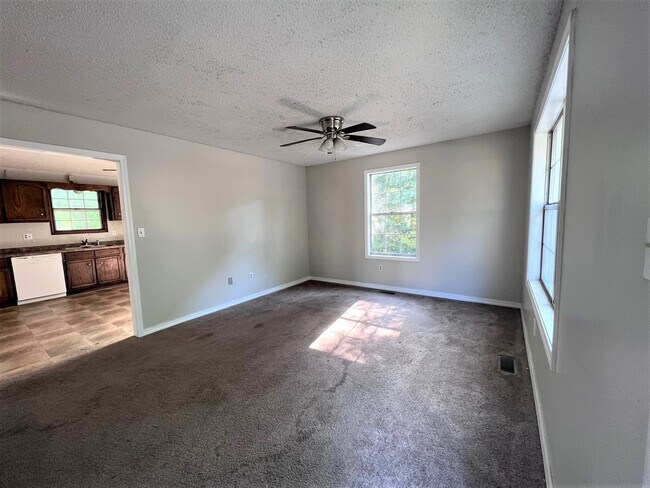 Building Photo - Charming Brick Home with Back Deck!