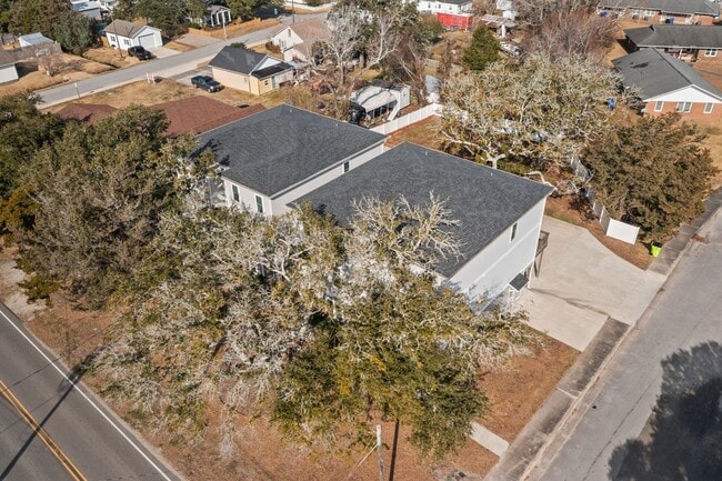 Building Photo - Modern Beaufort Townhome available for Long Term Rental