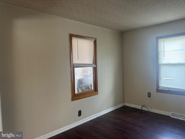 Building Photo - 316 Delsea Dr