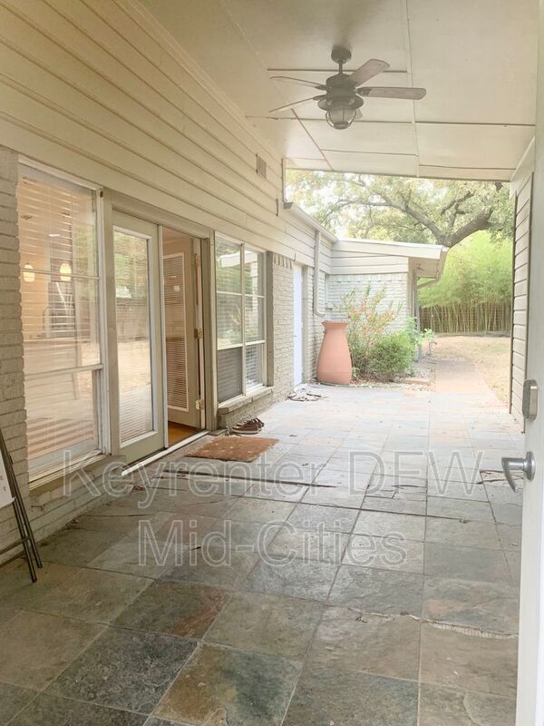 Building Photo - 501 Nottingham Dr