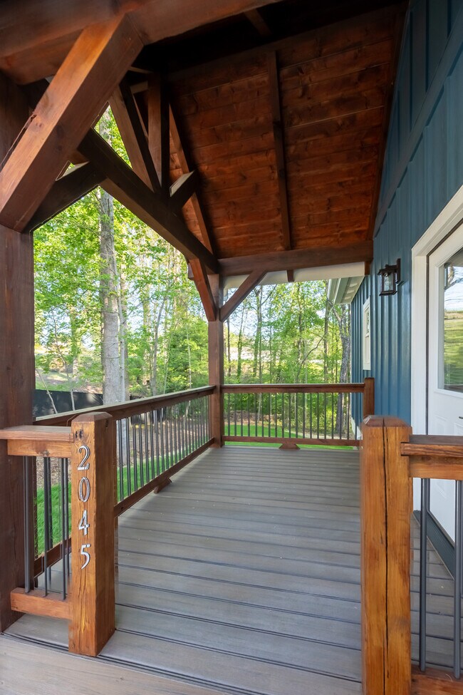 Building Photo - 2045 Southfork Dr