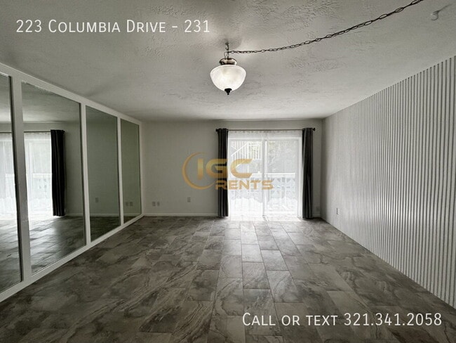 Building Photo - 223 Columbia Dr