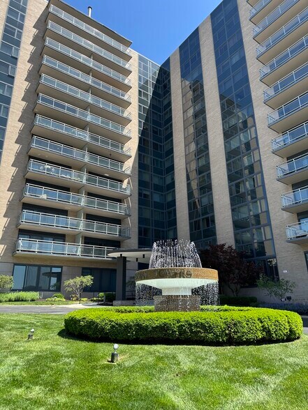 Building Photo - 4545 Wornall Rd