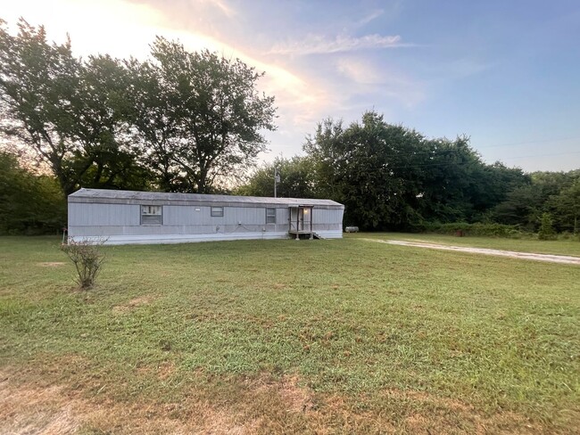 Building Photo - Country Living- 2 Bedroom 2 Bath Mobile Home