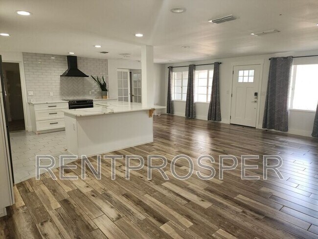 Building Photo - 1130 W Lake Brantley Rd