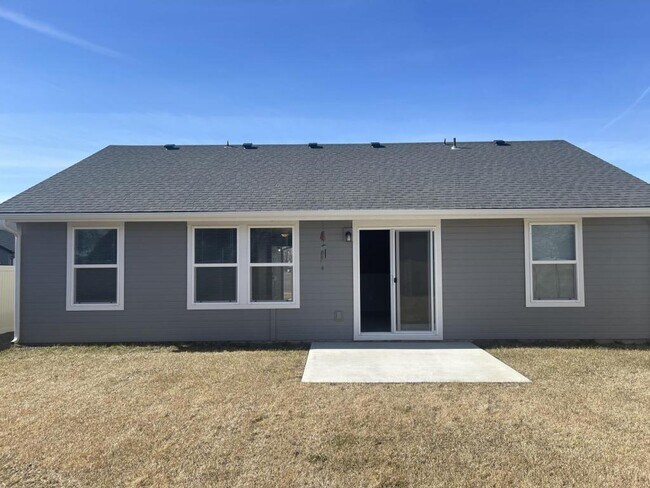 Building Photo - 15066 N Bonelli Ave