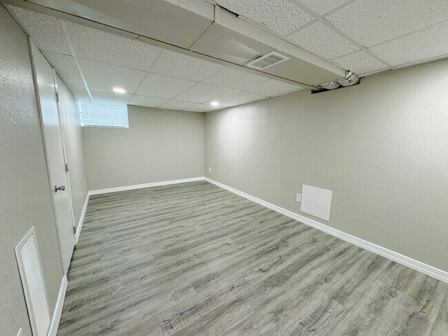 Building Photo - 1706 Avenue B