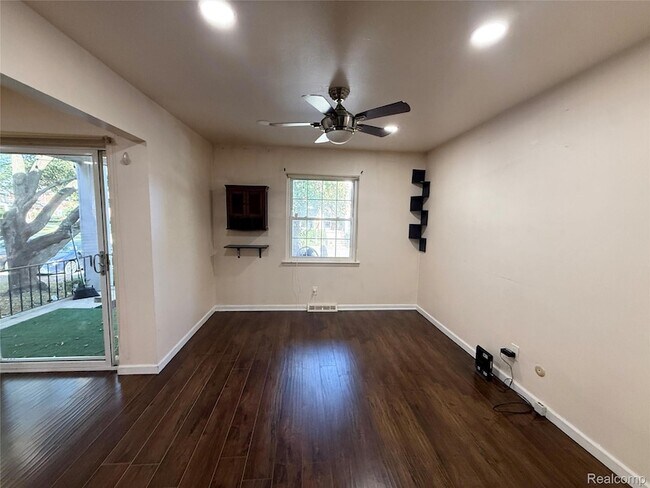 Building Photo - 27633 Echo Valley E