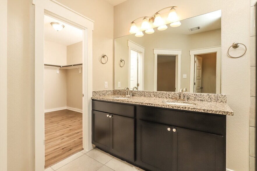 Building Photo - 10526 Rosalina Lp