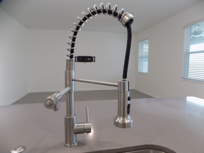 Building Photo - 1713 Chatsworth Cir