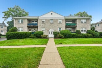 Building Photo - 135 S Maple Ave