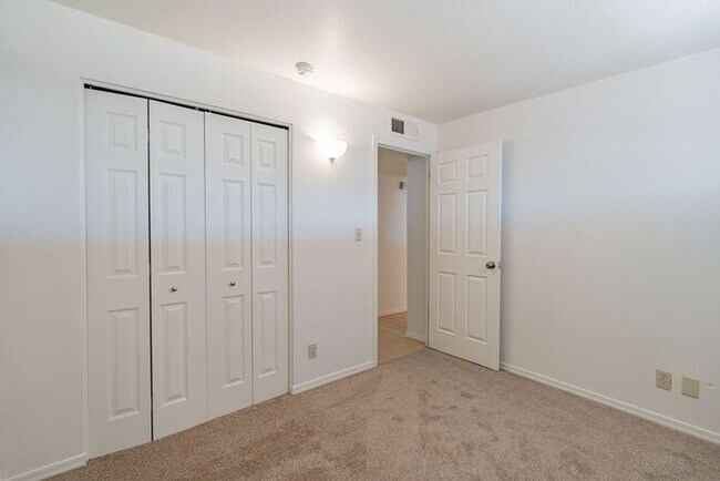 Building Photo - Charming 3-Bed Home with Spacious Backyard & Covered Patio – Available 9/1!