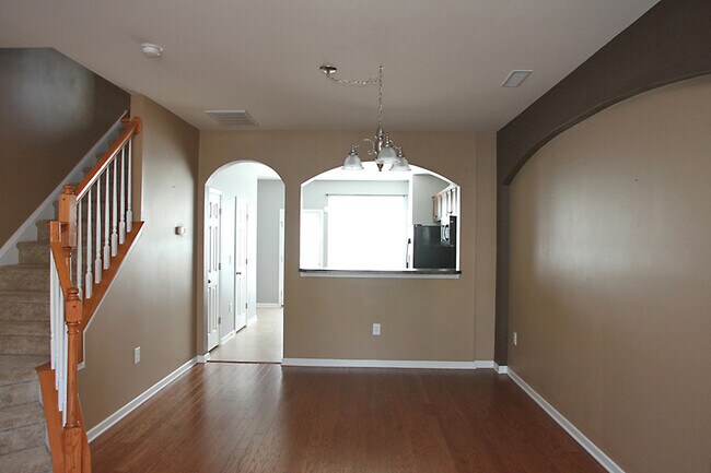 Building Photo - Beautiful Two Bedroom Townhome in Convenie...