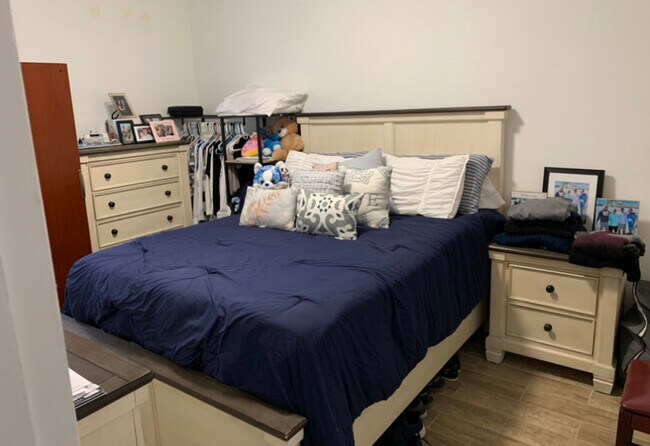 Building Photo - 6 Laurel Ave