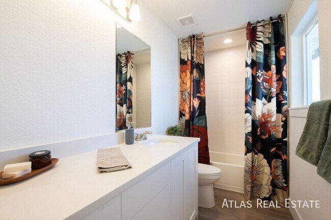 Building Photo - 3645 Verde Dr