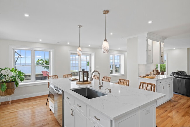 Building Photo - 18 Bel Aire Manor