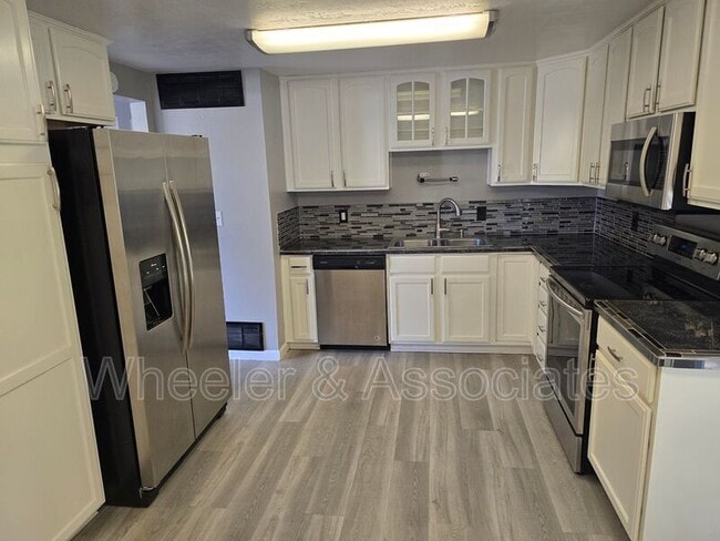 Building Photo - 411 Forbes Ave W