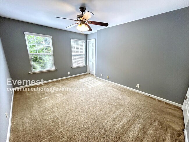 Building Photo - 520 Pippin Dr