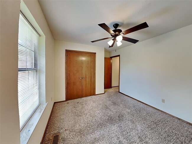 Building Photo - 5612 SE 85th St