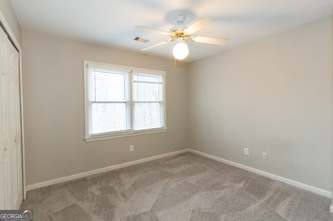 Building Photo - 155 Glenwood Ln